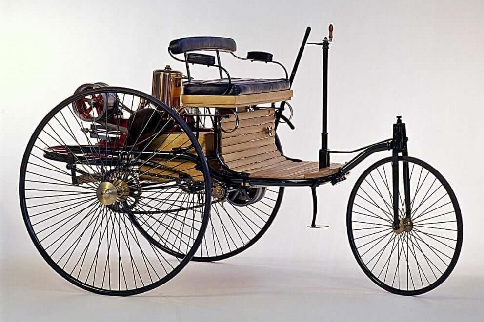 El 29 de enero de 1886, Karl Benz patenta el primer coche con motor de gasolina